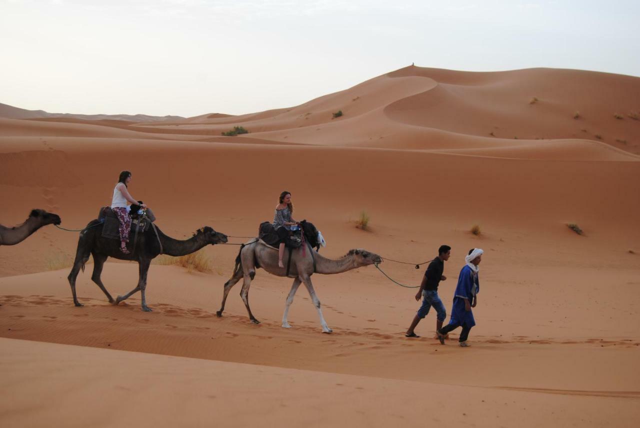 Riad Hotel Les Flamants Merzouga Esterno foto